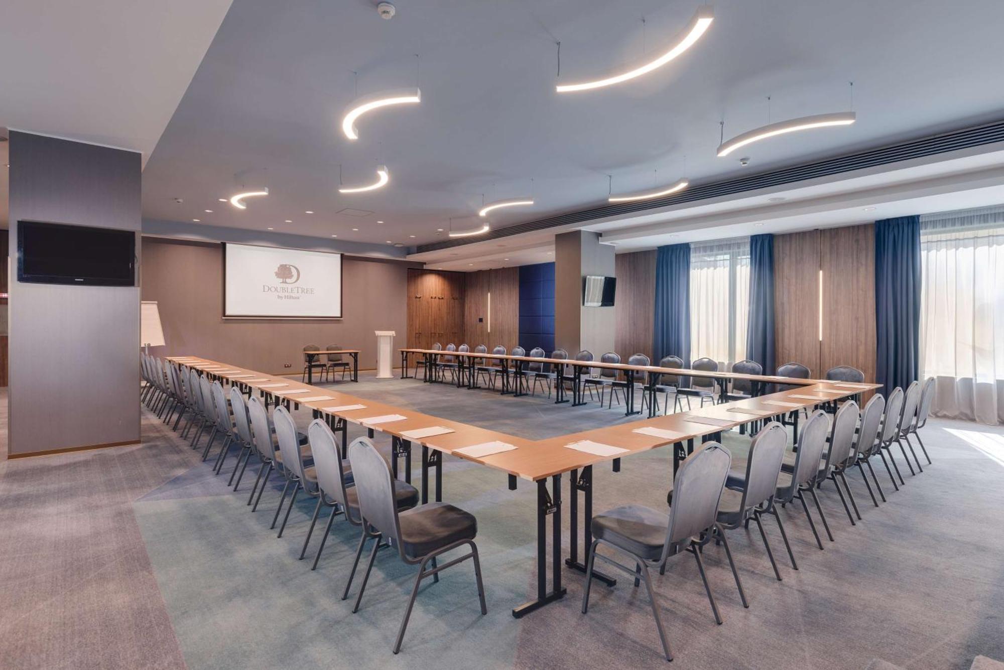 Doubletree By Hilton Hotel Cluj - City Plaza Екстериор снимка Meeting room