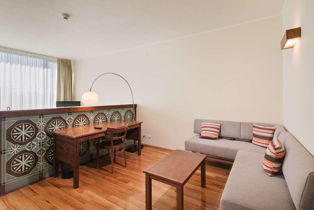 Doubletree By Hilton Hotel Cluj - City Plaza Стая снимка