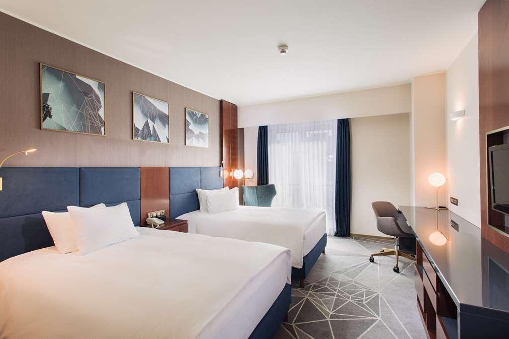Doubletree By Hilton Hotel Cluj - City Plaza Стая снимка