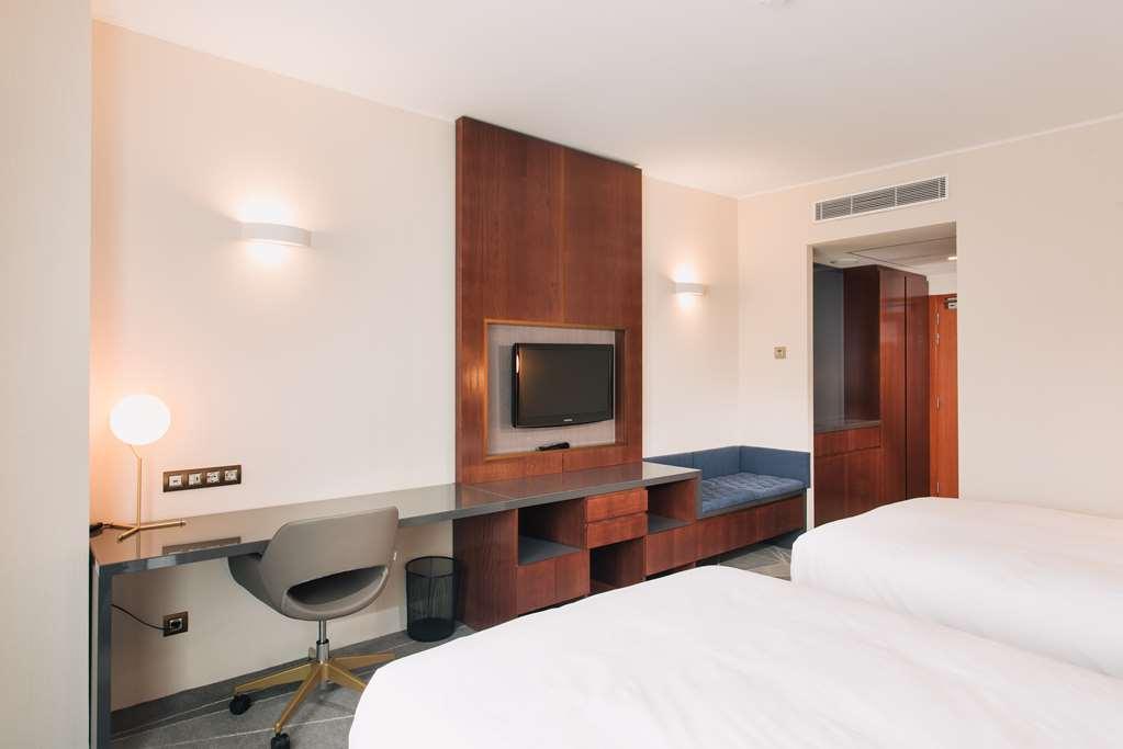 Doubletree By Hilton Hotel Cluj - City Plaza Стая снимка