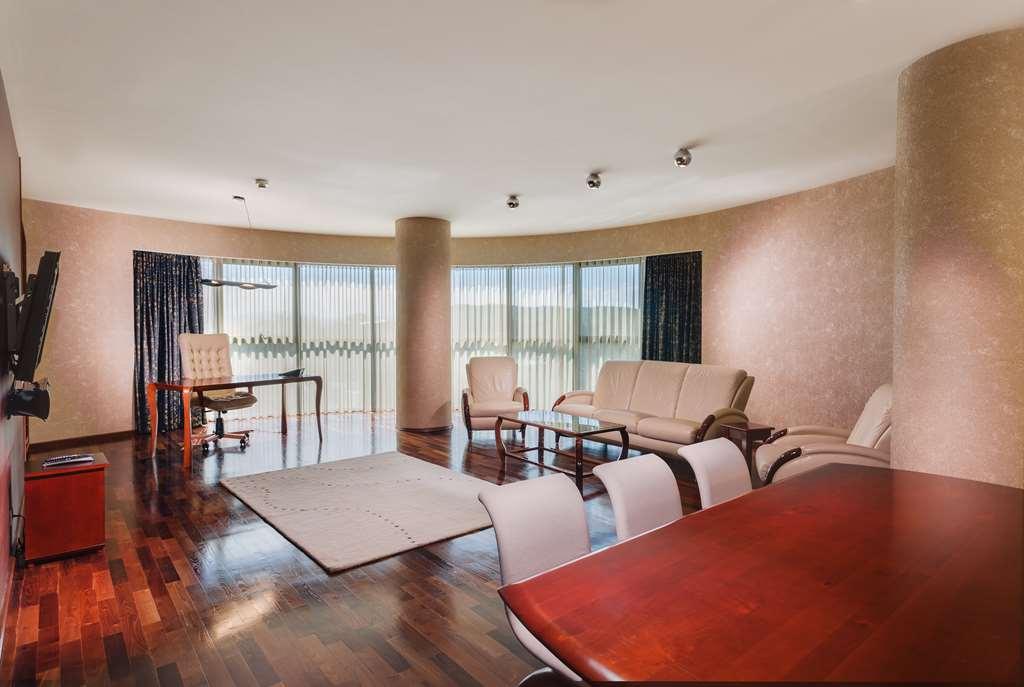 Doubletree By Hilton Hotel Cluj - City Plaza Стая снимка