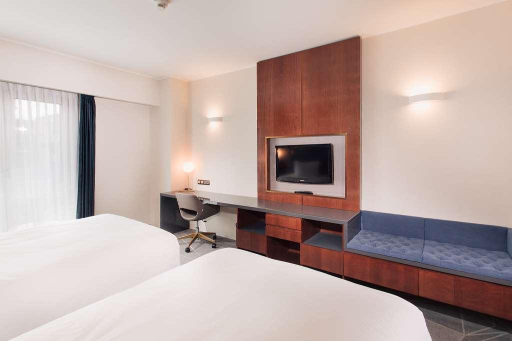 Doubletree By Hilton Hotel Cluj - City Plaza Стая снимка