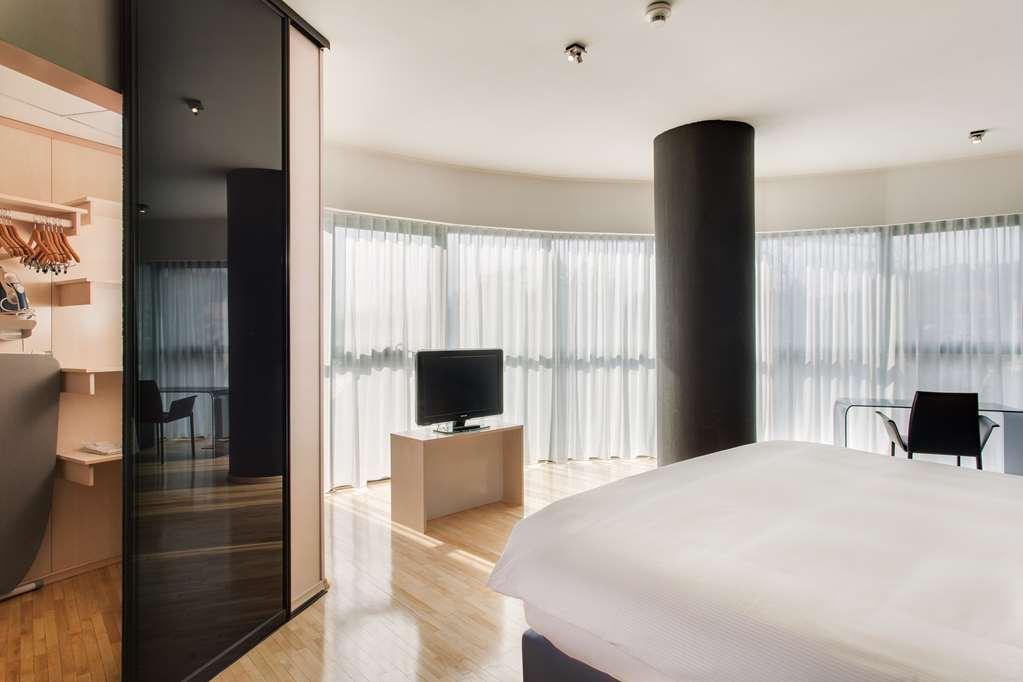 Doubletree By Hilton Hotel Cluj - City Plaza Стая снимка