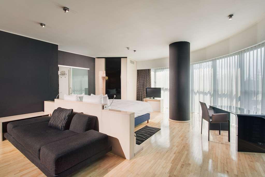Doubletree By Hilton Hotel Cluj - City Plaza Стая снимка